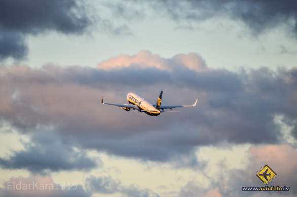Boeing 737-8AS